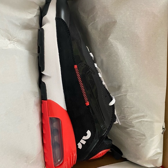 Nike Air Max 2090 10.5 - Picture 2 of 3